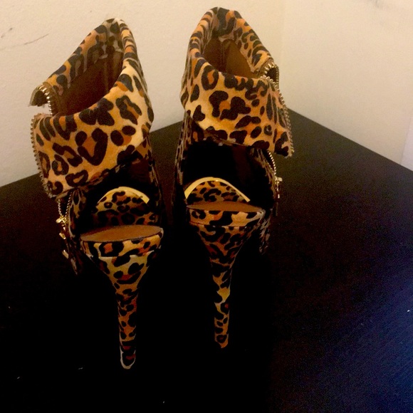 Tiger Printed High Heels - Picture 3 of 4